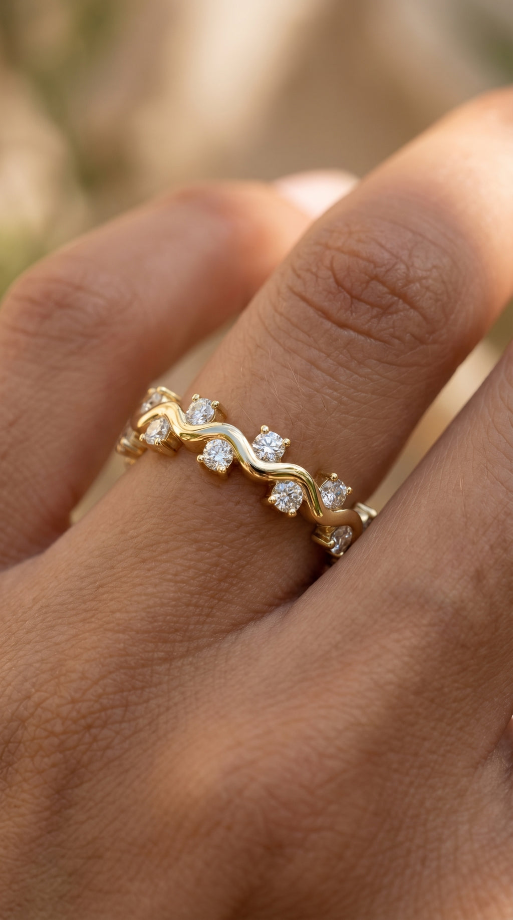Curved Diamond Ring with Round Brilliant Cut Ring