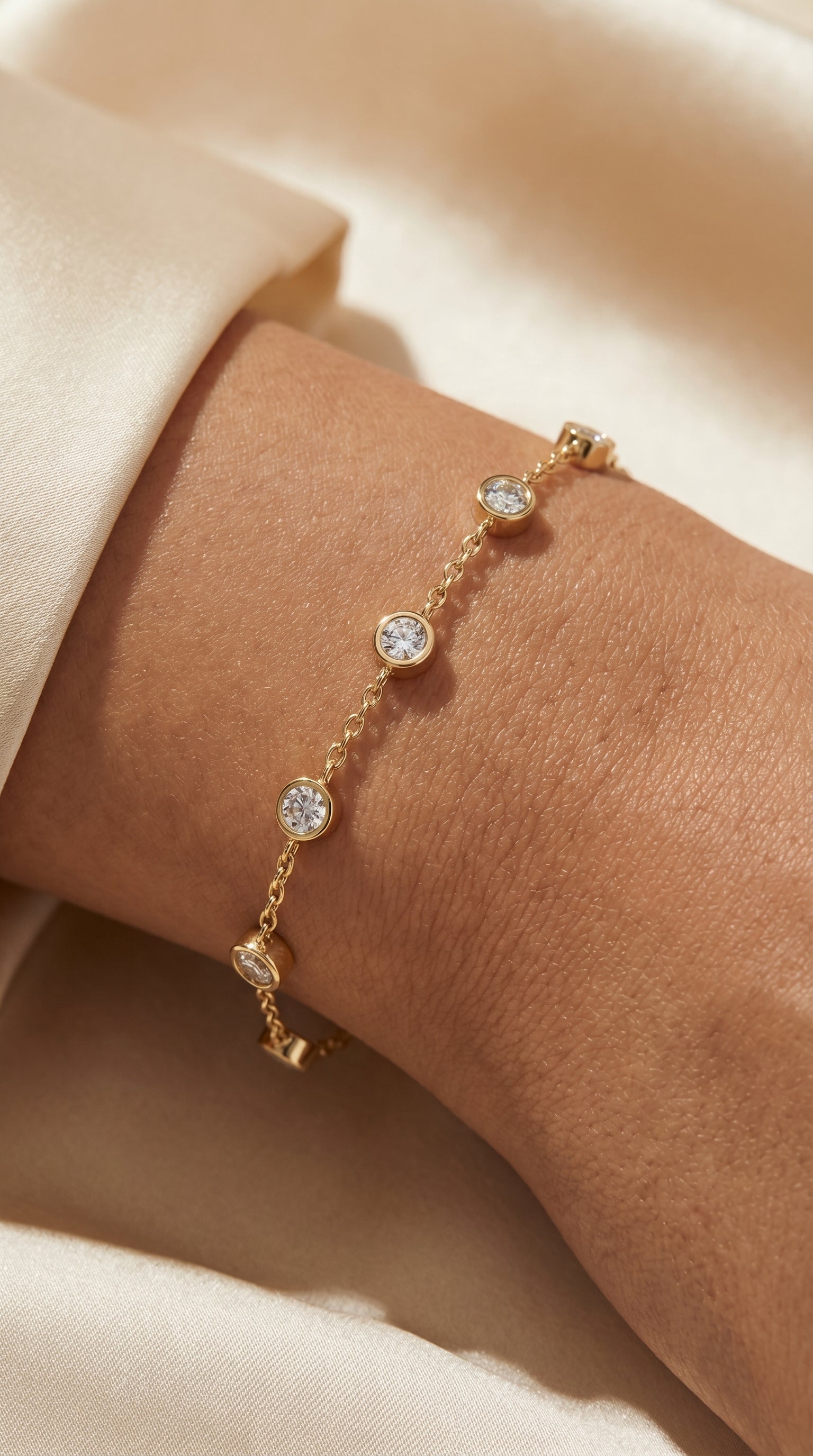 Minimalist Bezel Set Round Diamond Chain Bracelet