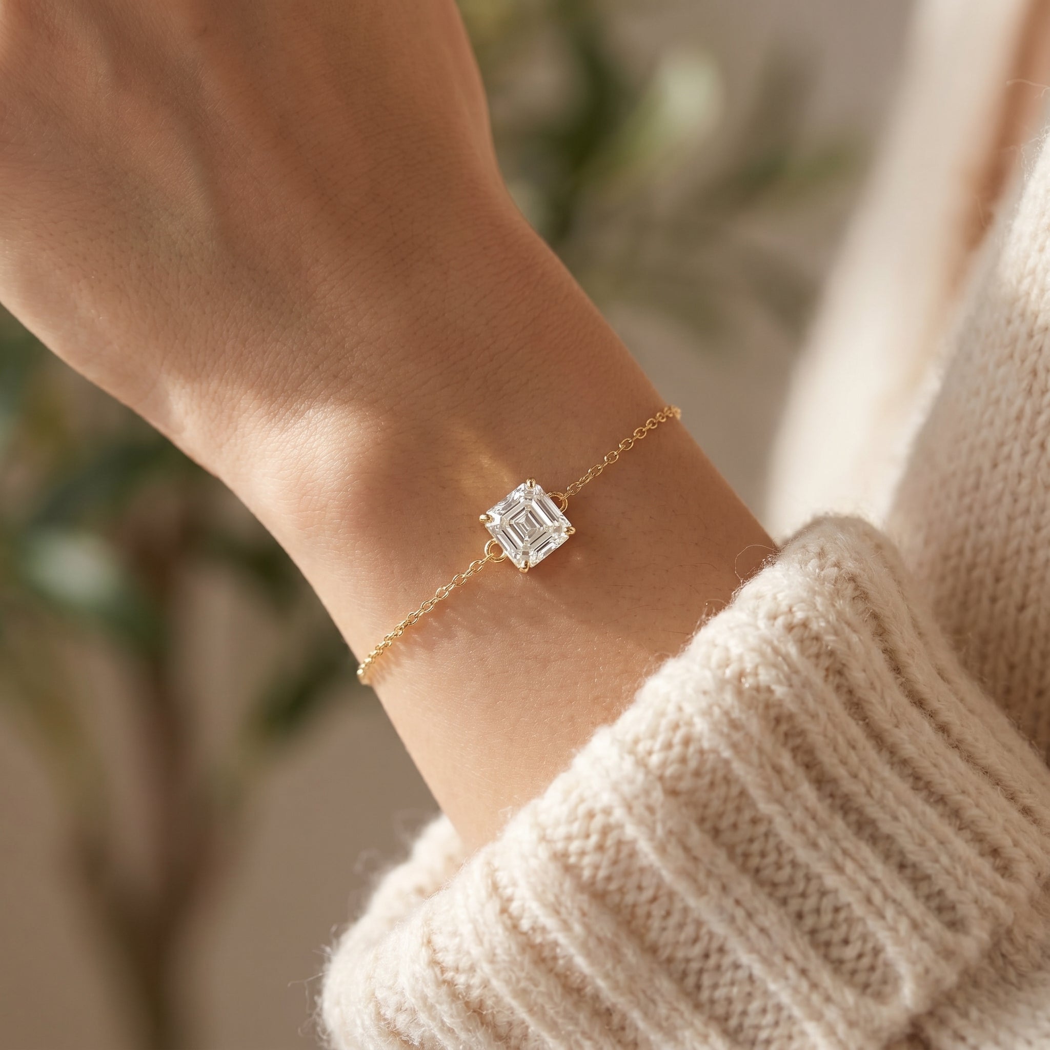 Close-up of asscher cut solitaire bracelet showing fine gold prongs and premium chain craftsmanship