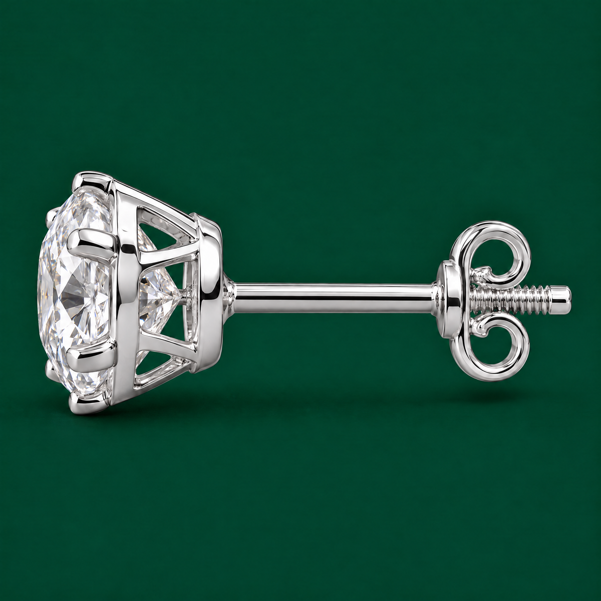 Diamond stud earring in 18K white gold, side profile