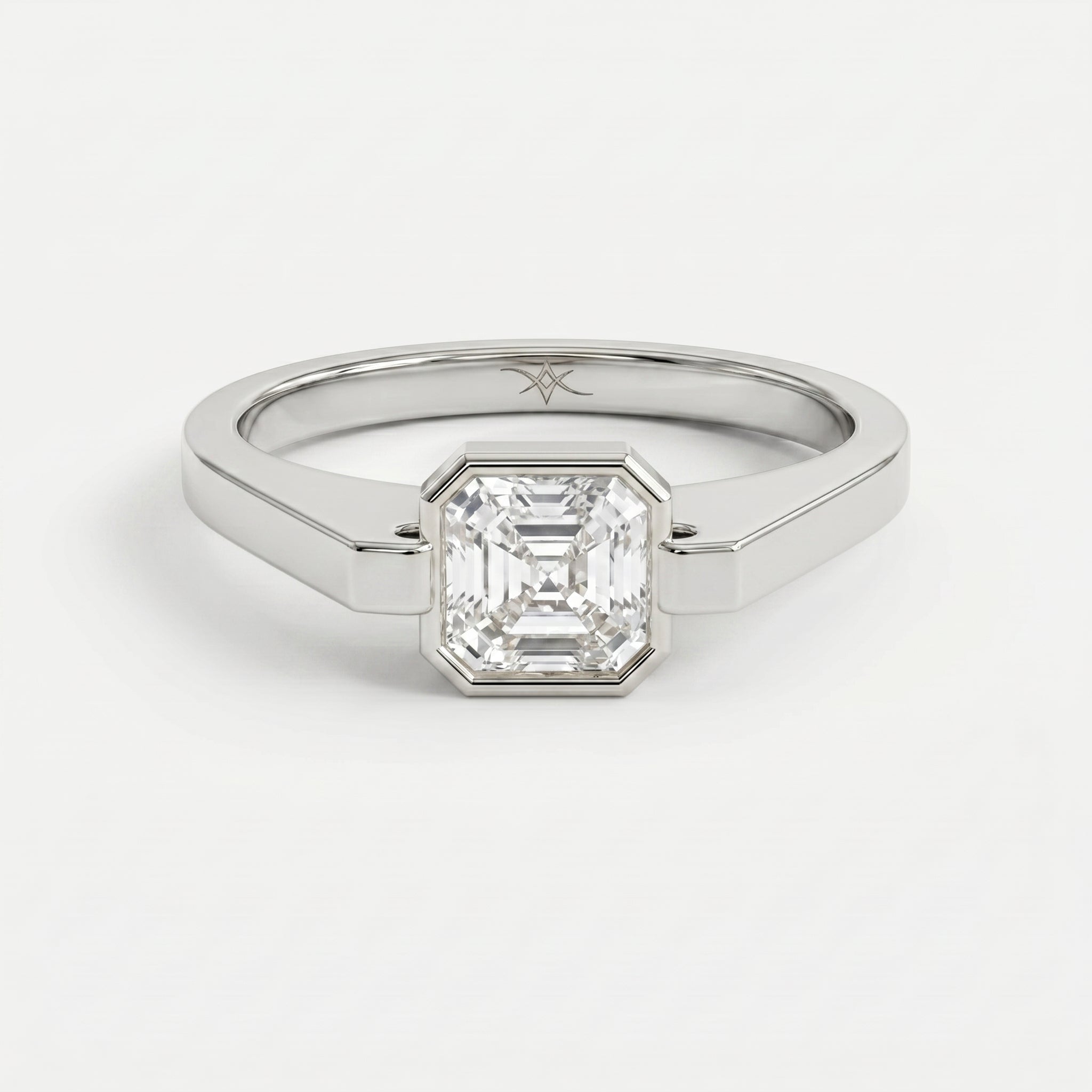 The Aurelia Half-Bezel Ascher Ring