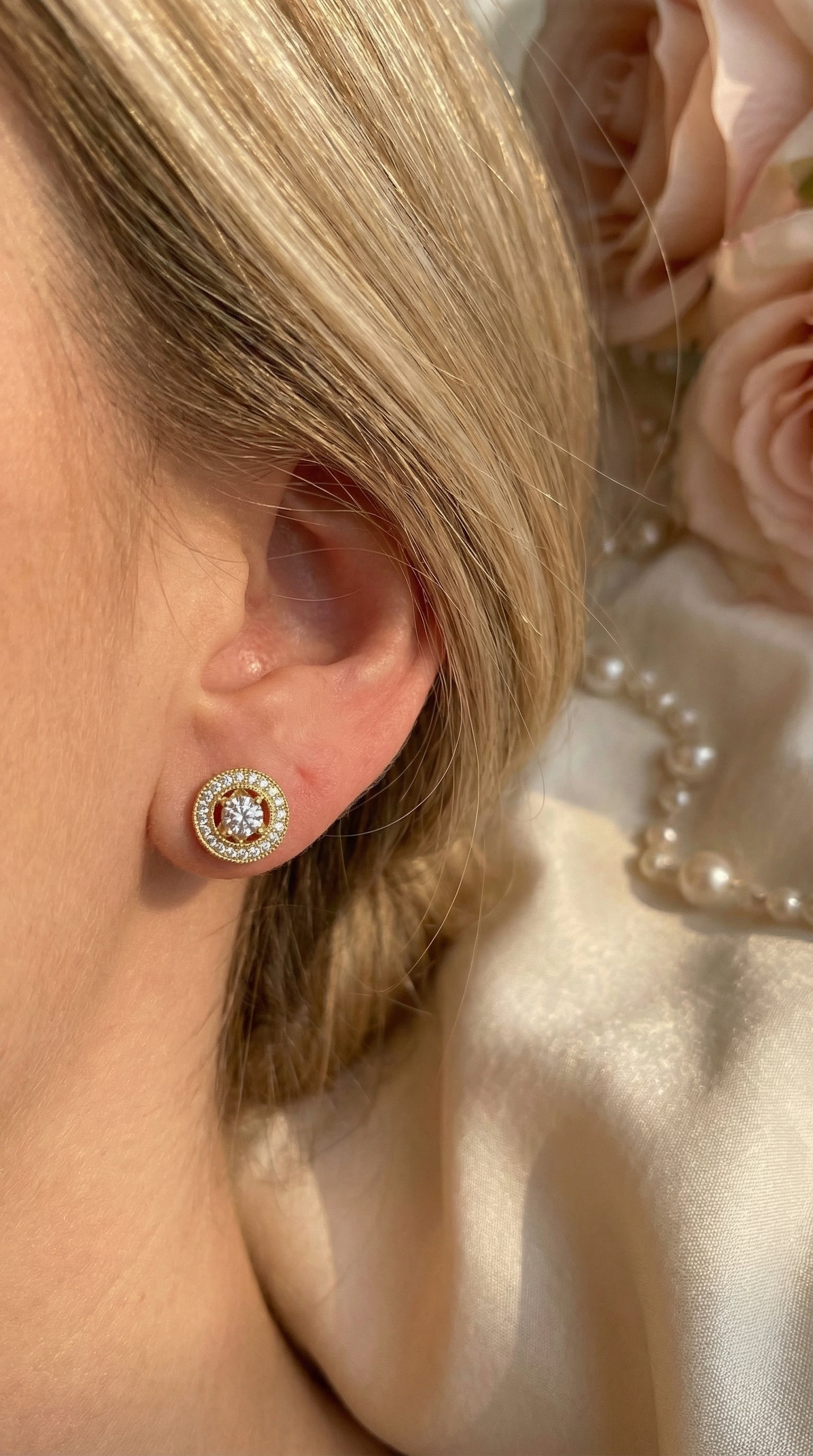 Round Diamond Halo Stud Earring